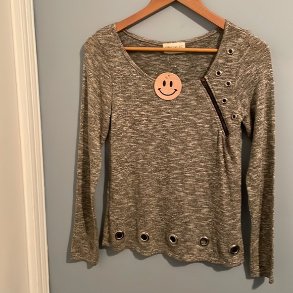 The Classic top. Size small NWT - Picture 5 of 13